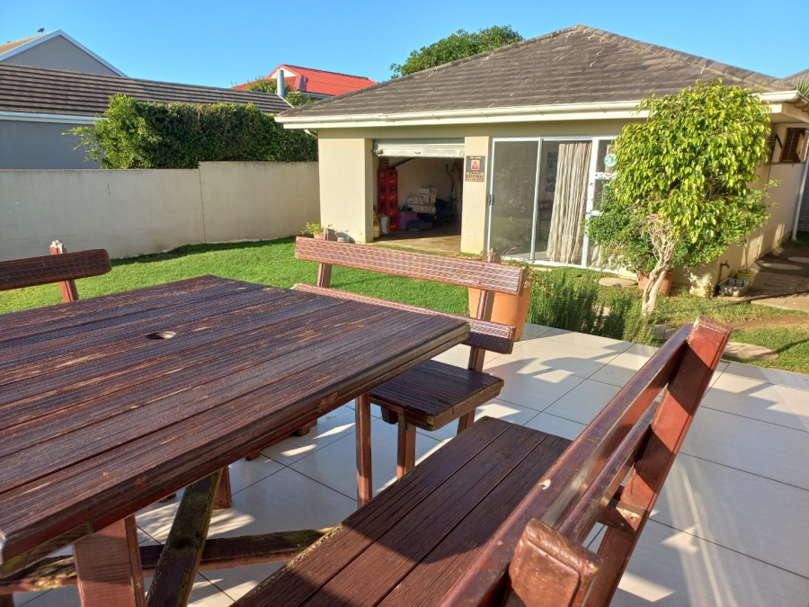 To Let 4 Bedroom Property for Rent in Kidds Beach Eastern Cape
